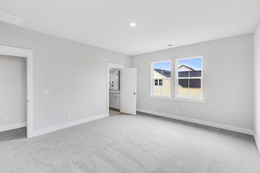 Spacious, unfurnished interior of a new home in Carnes Crossroads, Summerville (Image 3).