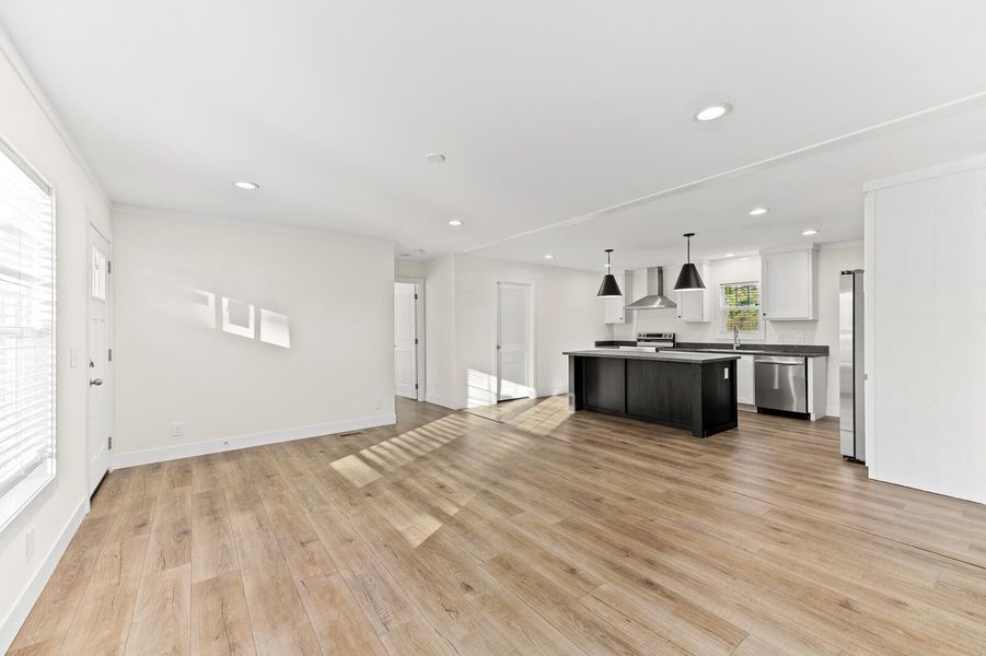 Spacious, unfurnished interior of a new home in , Pineville (Image 17).