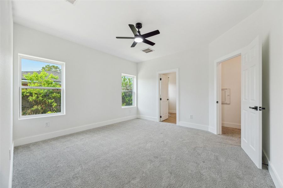 Spacious, unfurnished interior of a new home in , Santa Fe (Image 19).