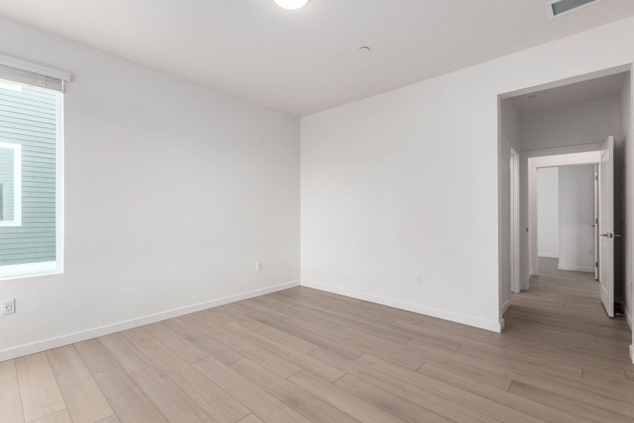 Spacious, unfurnished interior of a new home in Gateway Commons, Denver (Image 15).