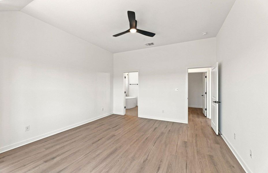 Spacious, unfurnished interior of a new home in West Cypress Hills, Spicewood (Image 23).