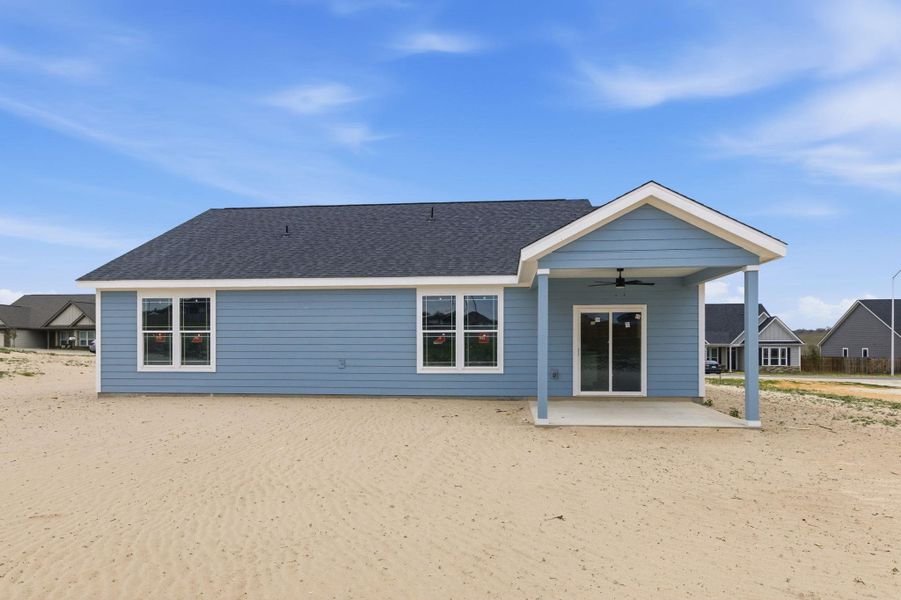 Exterior details and patio area of a home in Las Palomas Country Club Estates, La Vernia (Image 24).
