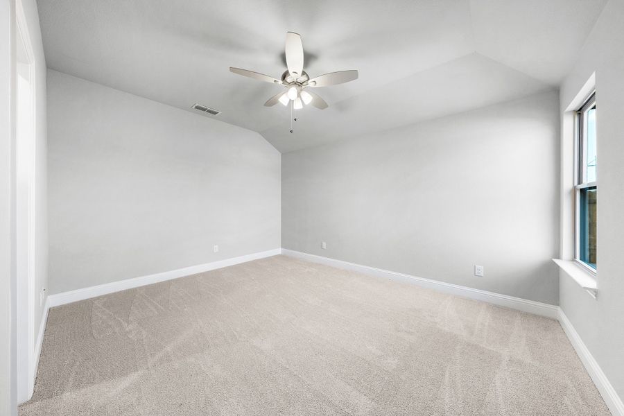 Spacious, unfurnished interior of a new home in Stonecreek, Sulphur Springs (Image 30).