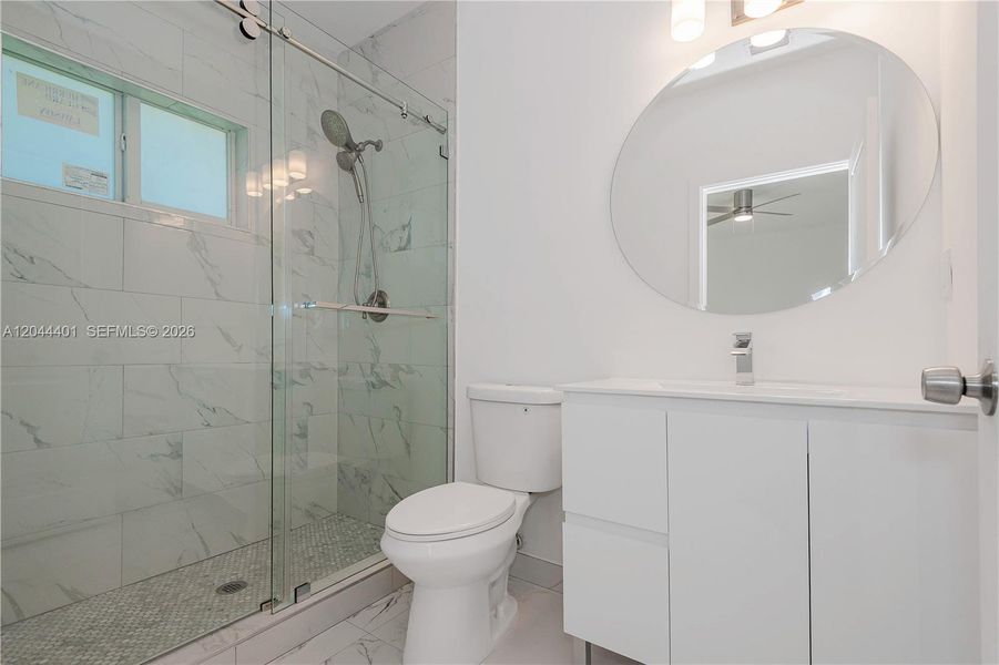 Photo 16 Photo 16