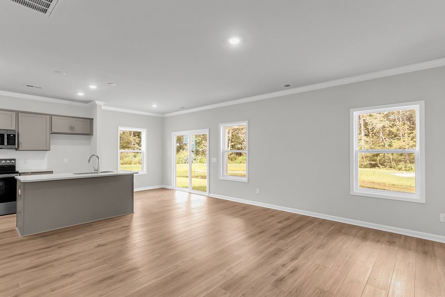 Spacious, unfurnished interior of a new home in Central Creek, Goose Creek (Image 18).
