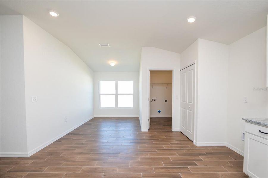 Spacious, unfurnished interior of a new home in , Sebring (Image 8).