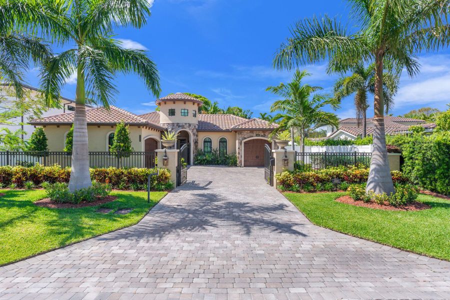1-web-or-mls-2500 NE 14th St, Fort Laude