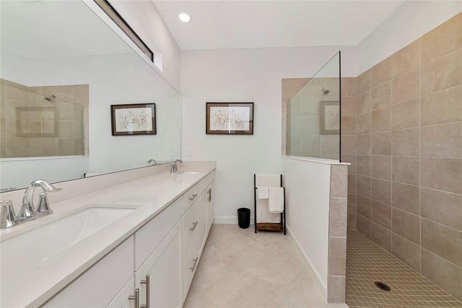 Furnished interior view inside a new home in Lorraine Lakes at Lakewood Ranch, Lakewood Ranch (Image 30).