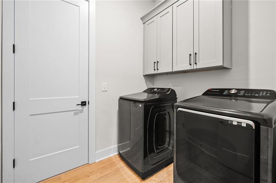 Furnished interior view inside a new home in , Dallas (Image 6).