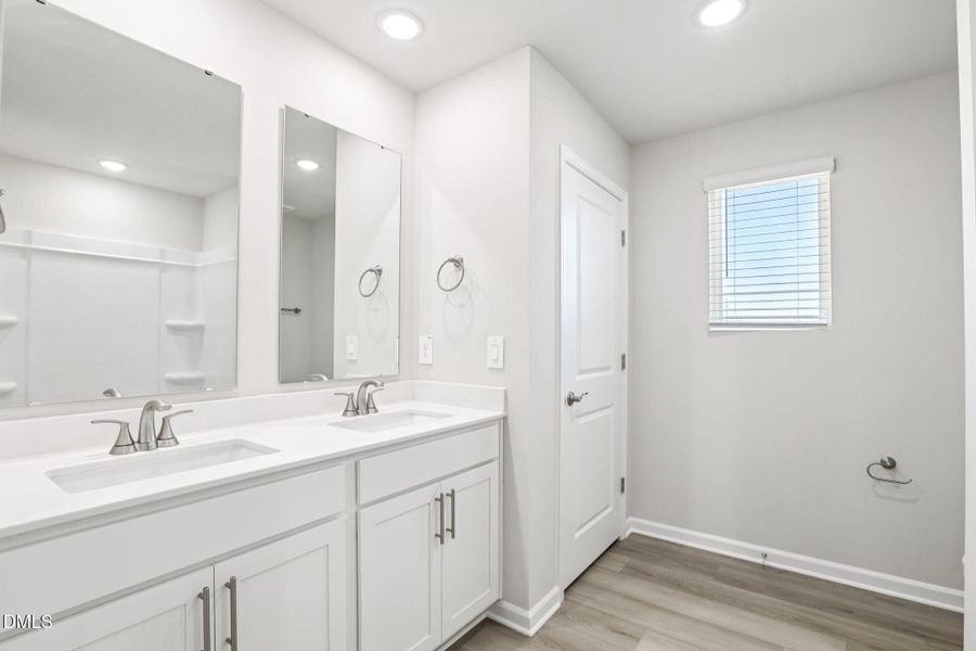 32-web-or-mls-Raleigh- River Glen-38 Hof