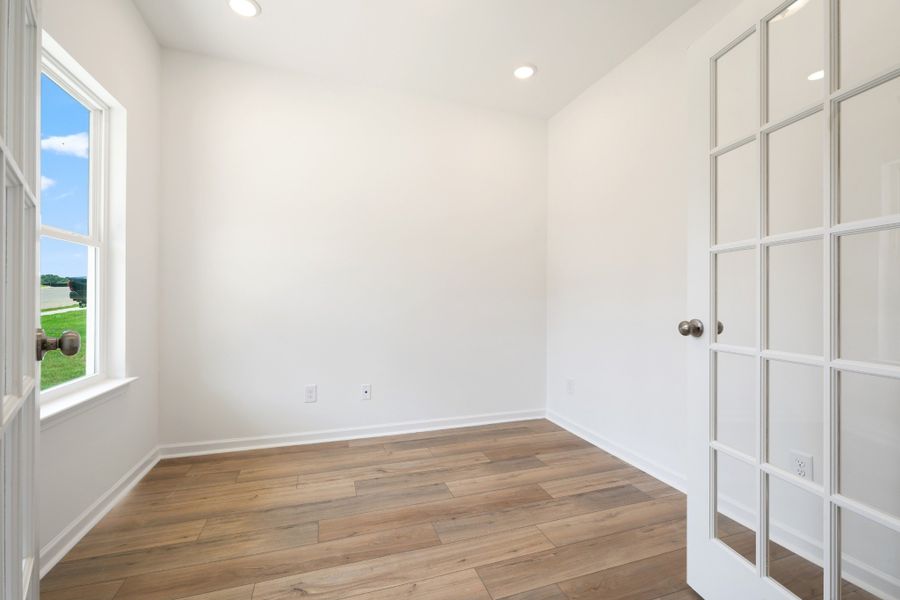 Spacious, unfurnished interior of a new home in Jackson Hills, Clarksville (Image 14).