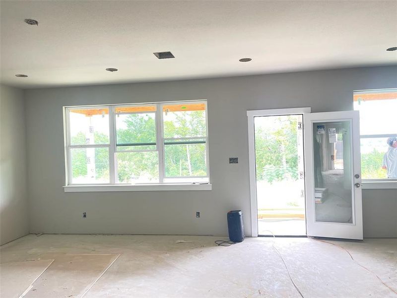 Spacious, unfurnished interior of a new home in , Dallas (Image 7).