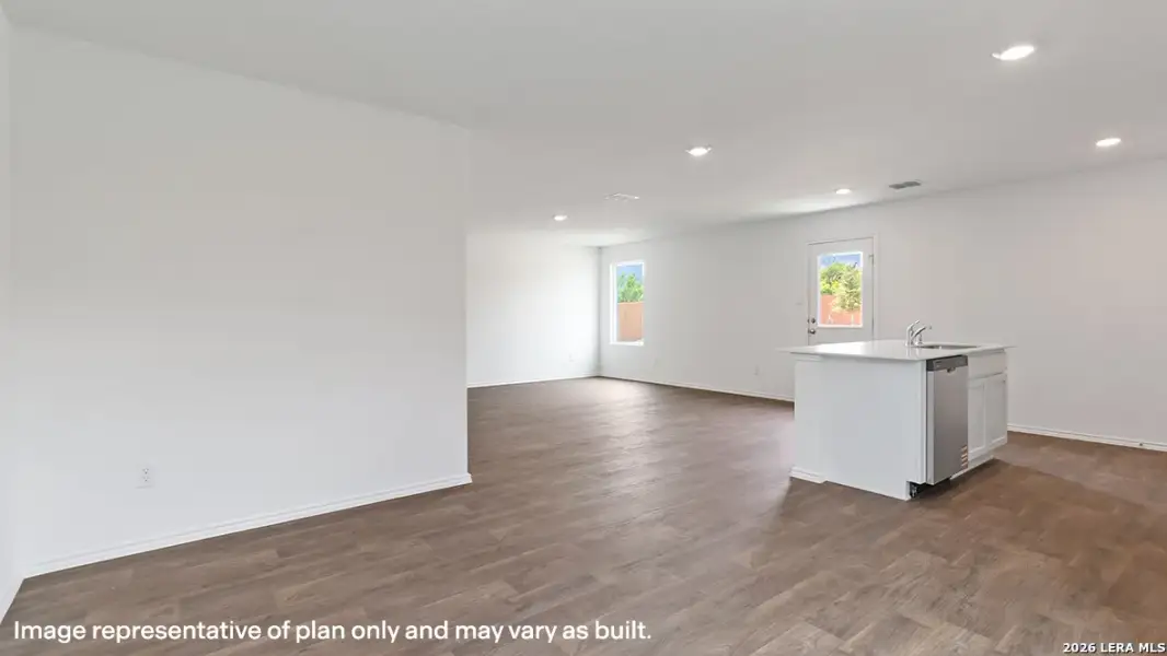 Spacious, unfurnished interior of a new home in Avenida, Converse (Image 11).