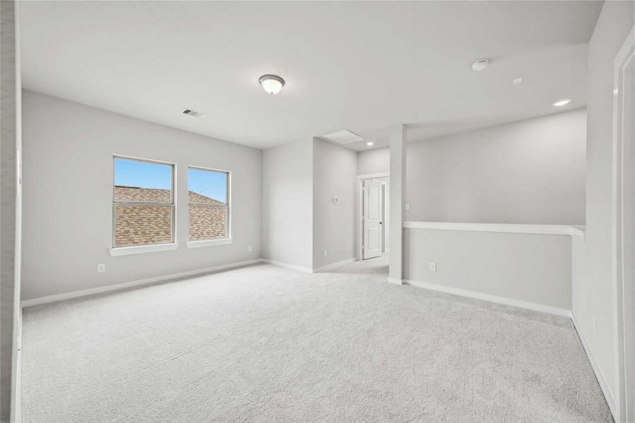 Spacious, unfurnished interior of a new home in Sunterra 40, Katy (Image 18).