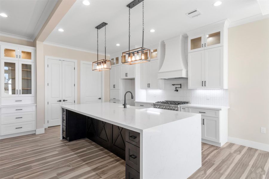Furnished interior view inside a new home in , Baytown (Image 11).
