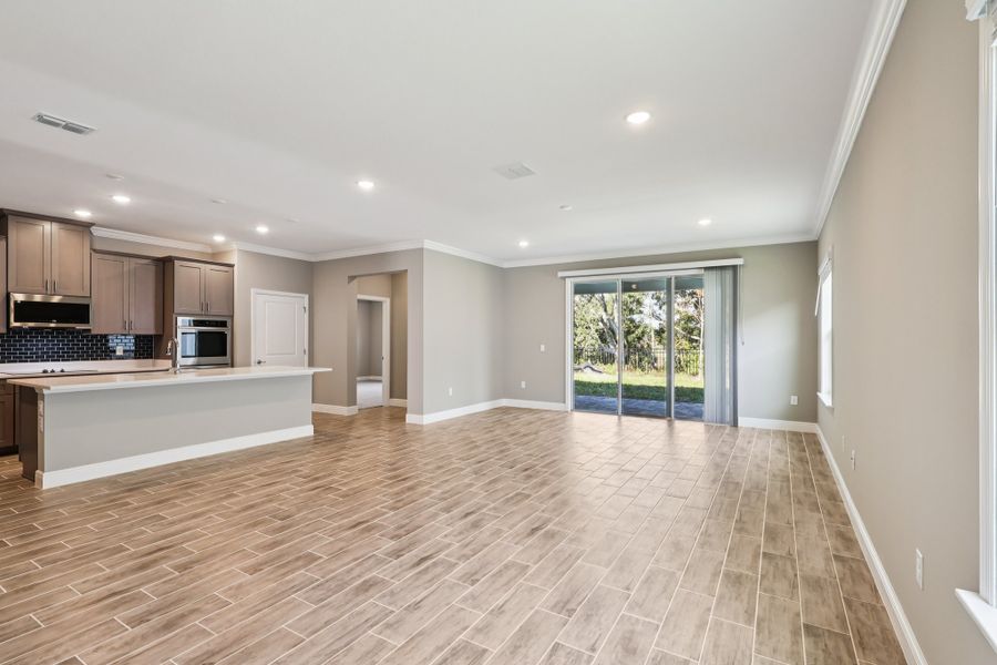 Spacious, unfurnished interior of a new home in Oakstone Farms, Leesburg (Image 18).