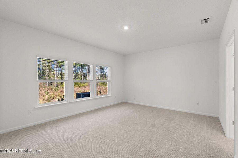 Spacious, unfurnished interior of a new home in Beacon Lake, St. Augustine (Image 25).