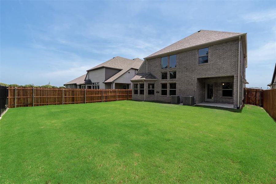 Exterior details and patio area of a home in Mercer Meadows, Royse City (Image 20).