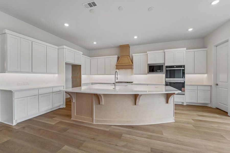Furnished interior view inside a new home in Evergreen 70', Conroe (Image 7).