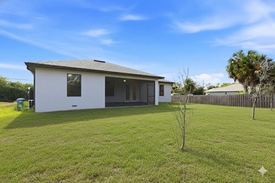 Exterior details and patio area of a home in , North Port (Image 4).
