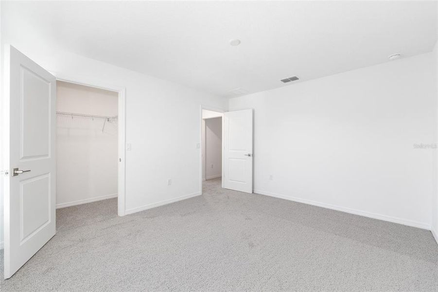 Spacious, unfurnished interior of a new home in Calesa Township, Ocala (Image 38).