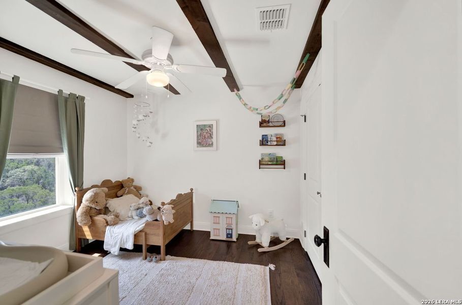 Furnished interior view inside a new home in , Bandera (Image 19).