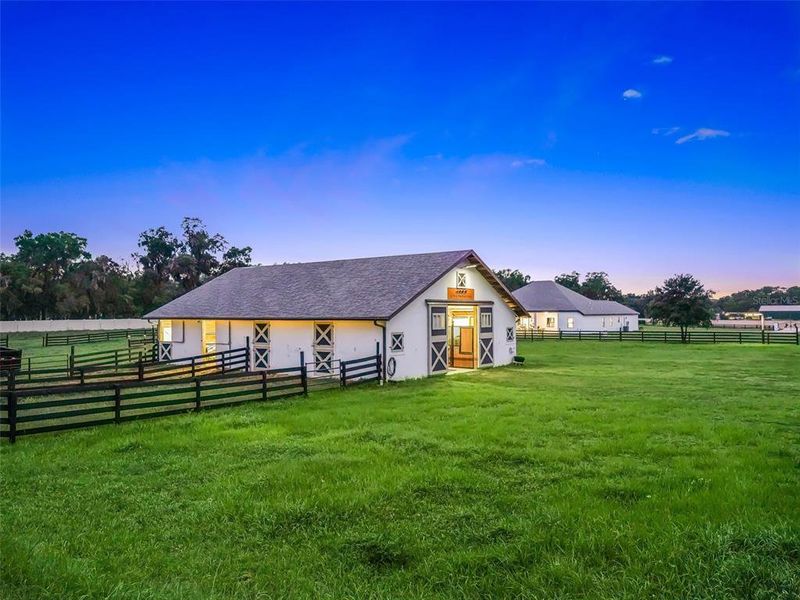 Exterior details and patio area of a home in , Ocala (Image 38).