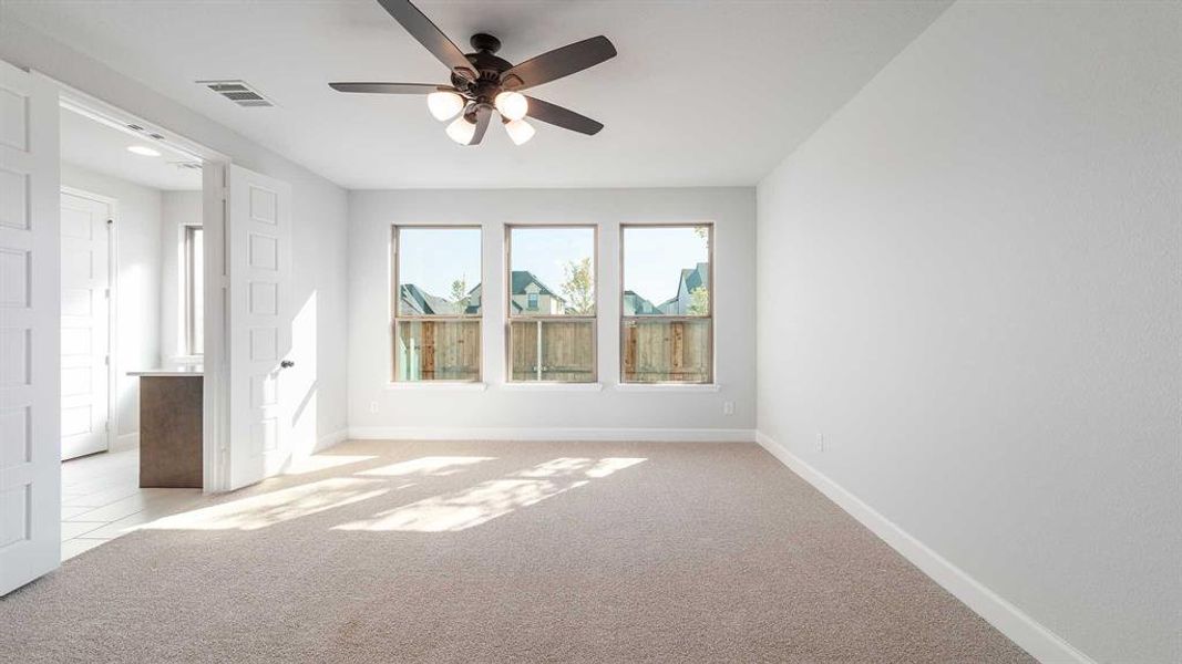 Spacious, unfurnished interior of a new home in The Parks At Wilson Creek 40', Celina (Image 14).