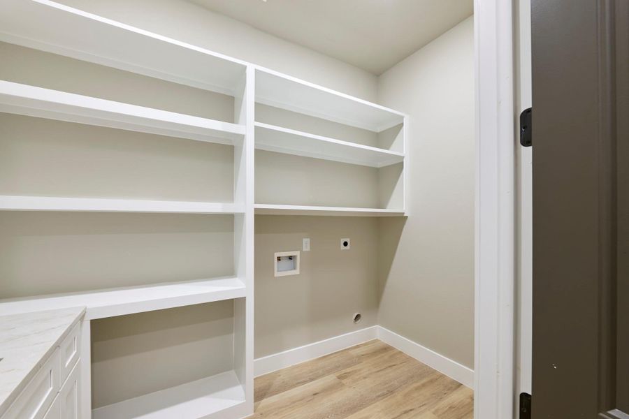 Spacious, unfurnished interior of a new home in , Angleton (Image 30).