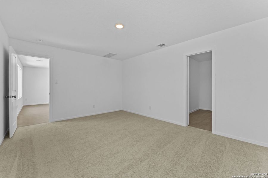 Spacious, unfurnished interior of a new home in Lodi Grove, Floresville (Image 12). Spacious, unfurnished interior of a new home in Lodi Grove, Floresville (Image 12).