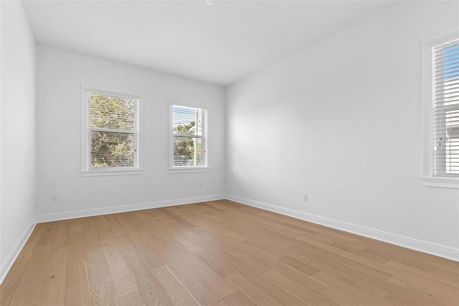 Spacious, unfurnished interior of a new home in , Tampa (Image 24).