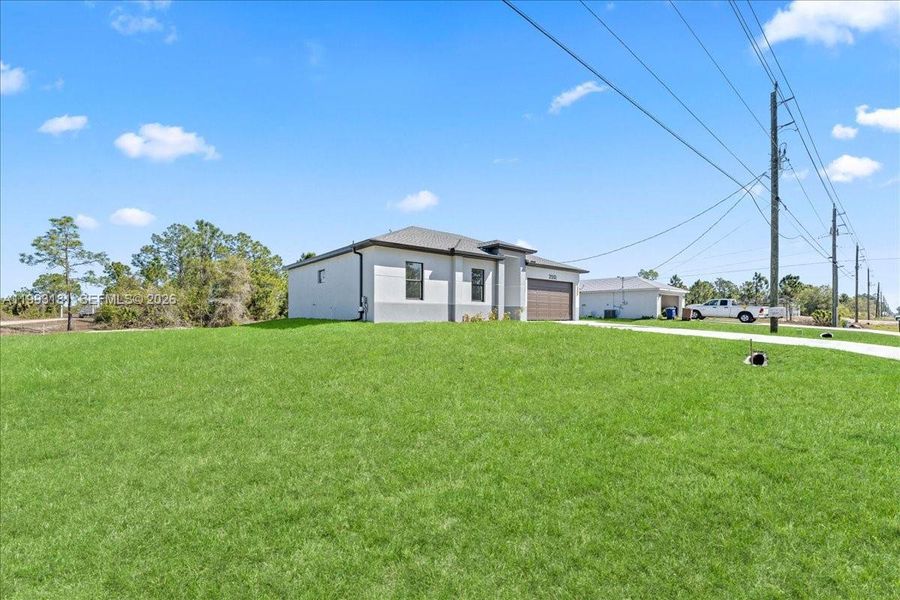 Exterior details and patio area of a home in , Lehigh Acres (Image 10).