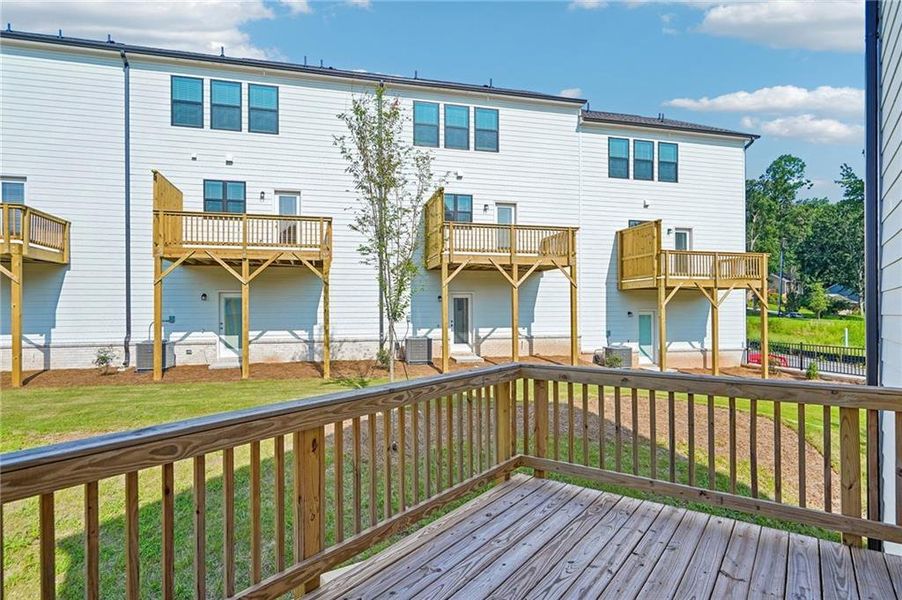 Exterior details and patio area of a home in Rosewood Farm, Lawrenceville (Image 4).