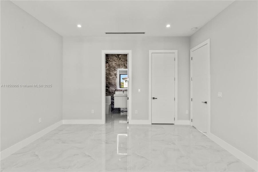 Spacious, unfurnished interior of a new home in , Miami (Image 19).