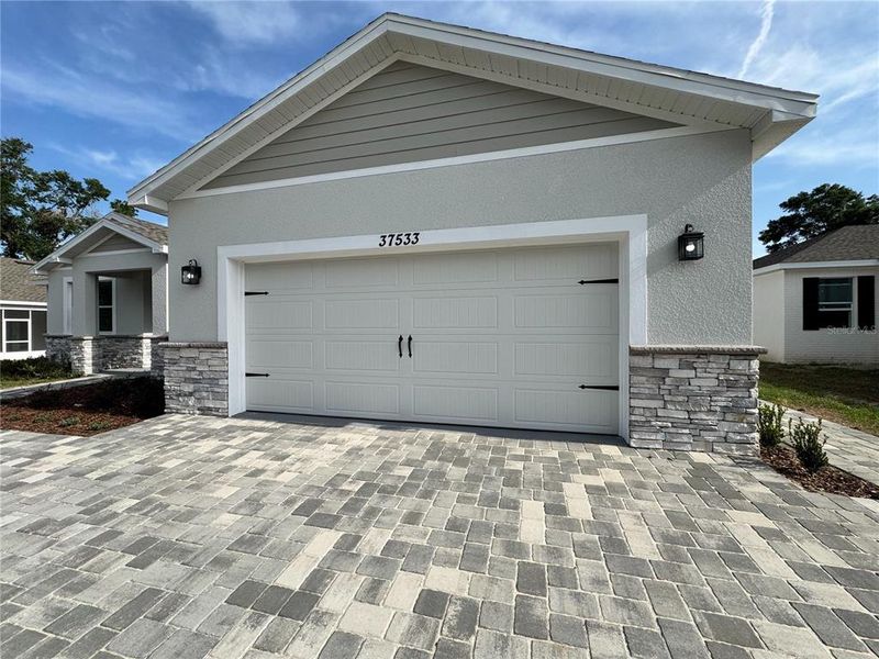 Exterior details and patio area of a home in , Dade City (Image 31).