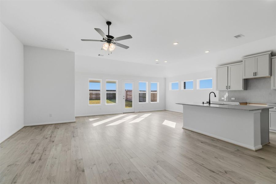 Spacious, unfurnished interior of a new home in Creekhaven, Iowa Colony (Image 22).