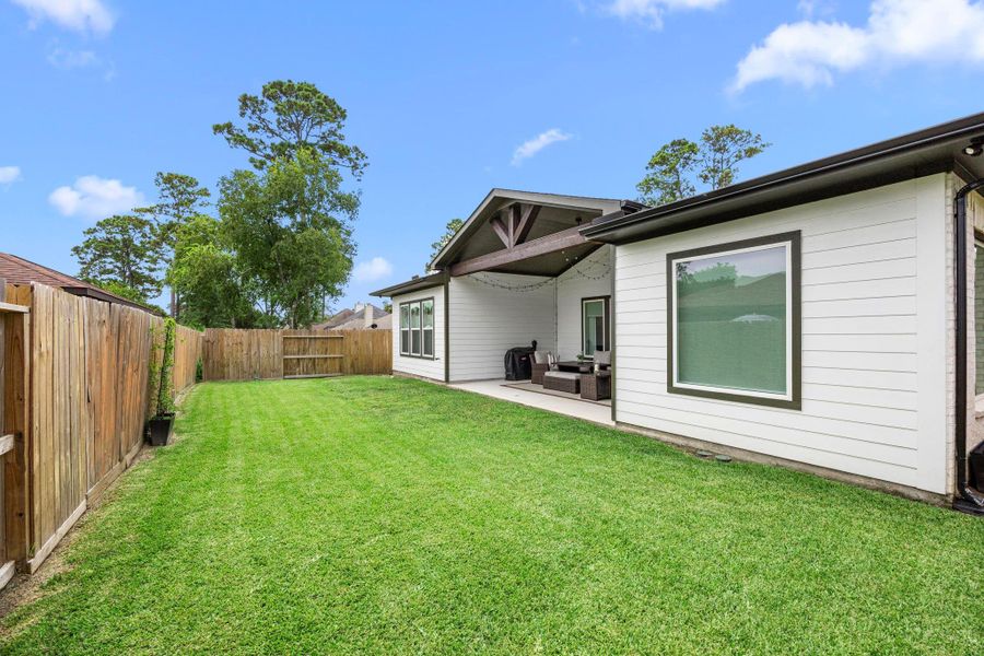 Front exterior of a new home in , Montgomery, TX, highlighting curb appeal (Image 20). Front exterior of a new home in , Montgomery, TX, highlighting curb appeal (Image 20).