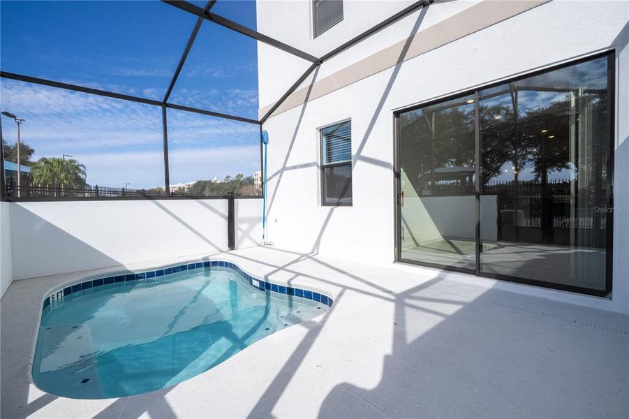 Exterior details and patio area of a home in , Orlando (Image 3).