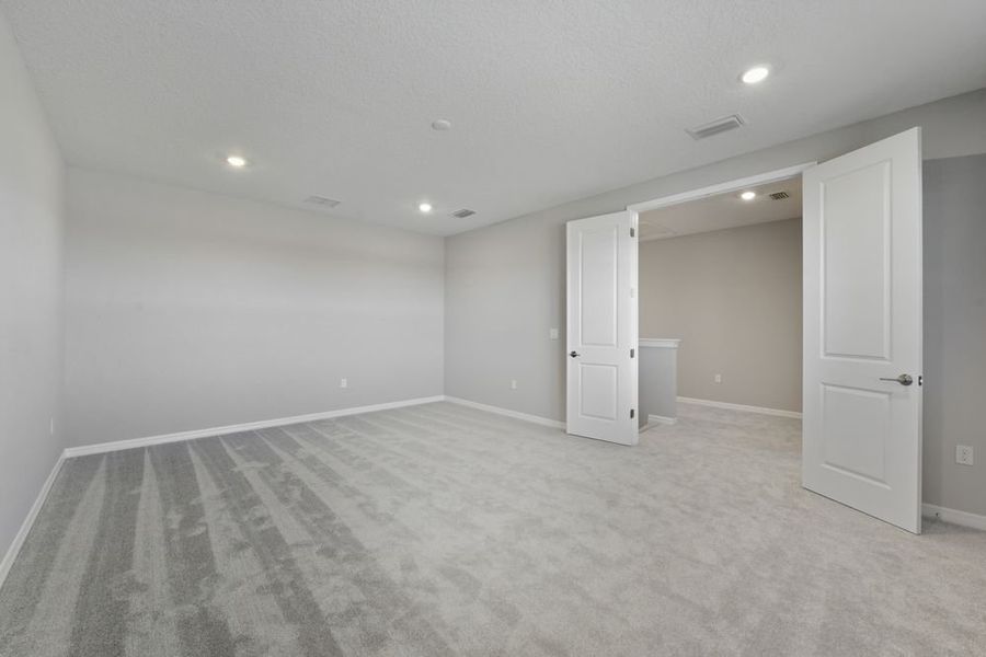Spacious, unfurnished interior of a new home in Skye Ranch Community Group Page, Sarasota (Image 11).