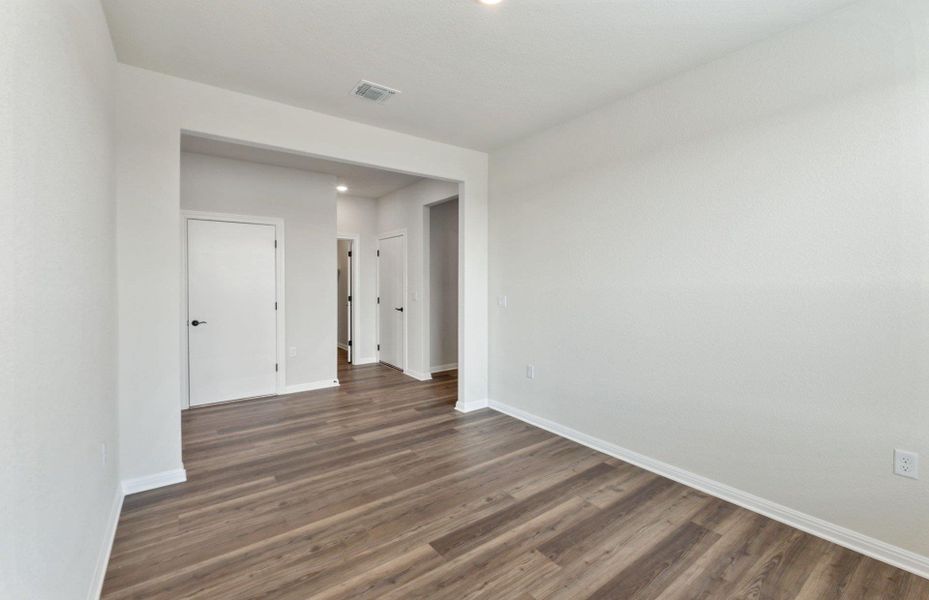 Spacious, unfurnished interior of a new home in Sun City Texas, Georgetown (Image 16). Spacious, unfurnished interior of a new home in Sun City Texas, Georgetown (Image 16).