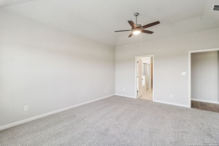 Spacious, unfurnished interior of a new home in Arcadia Ridge - Classic Series, San Antonio (Image 36).