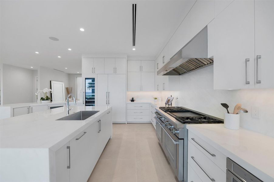 Furnished interior view inside a new home in , Fort Lauderdale (Image 9).