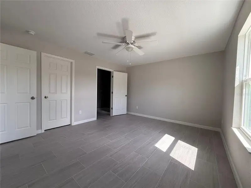 Spacious, unfurnished interior of a new home in , Dunnellon (Image 11).