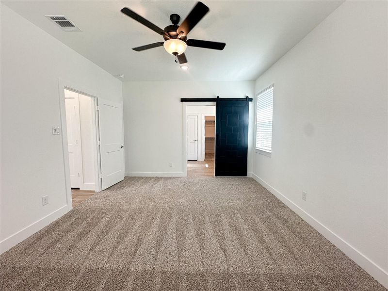 Spacious, unfurnished interior of a new home in Sienna, Missouri City (Image 27). Spacious, unfurnished interior of a new home in Sienna, Missouri City (Image 27).
