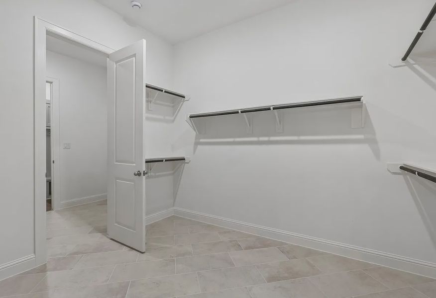Homesite 6001 Closet - 11 of 17