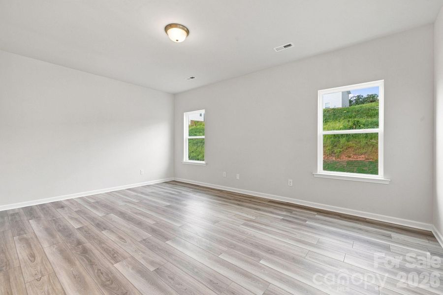 Spacious, unfurnished interior of a new home in Catawba Trace, Catawba (Image 19).