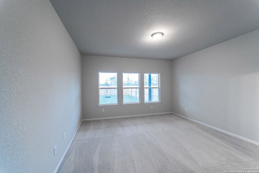 Spacious, unfurnished interior of a new home in Hennersby Hollow, San Antonio (Image 10).