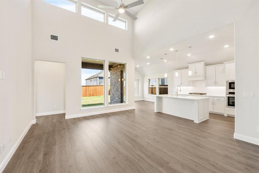 Spacious, unfurnished interior of a new home in Creekview Meadows, Pilot Point (Image 24).