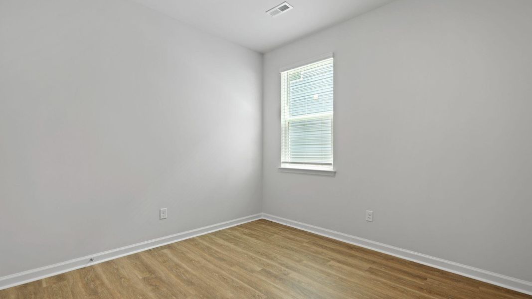 Spacious, unfurnished interior of a new home in Carolina Groves, Moncks Corner (Image 24).