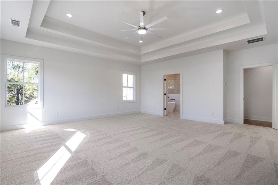 Spacious, unfurnished interior of a new home in , Bogart (Image 37).